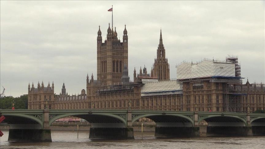 UK sanctions 2 Bosnian Serb leaders accused of undermining peace