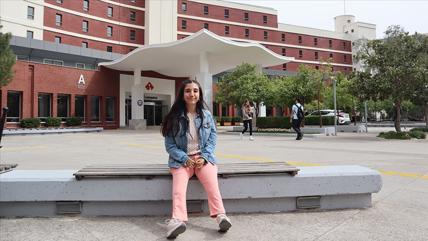 Üniversite öğrencisi Dilasu, protezleriyle yaşama tutundu