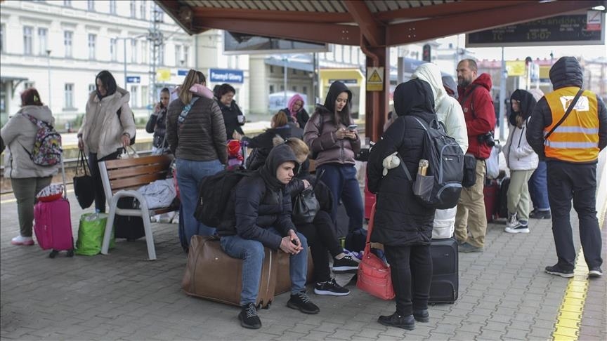 Thousands of Ukrainians still flood Poland’s Krakow daily