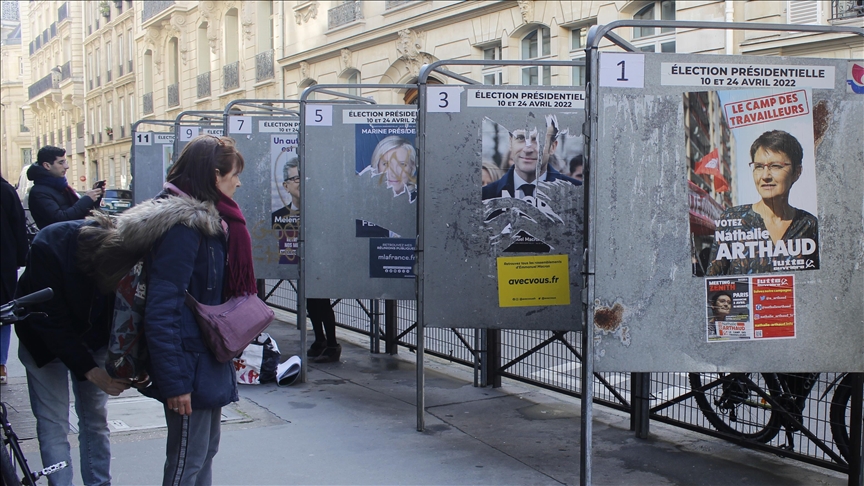 French presidential race: Still, many undecideds, even abstinent