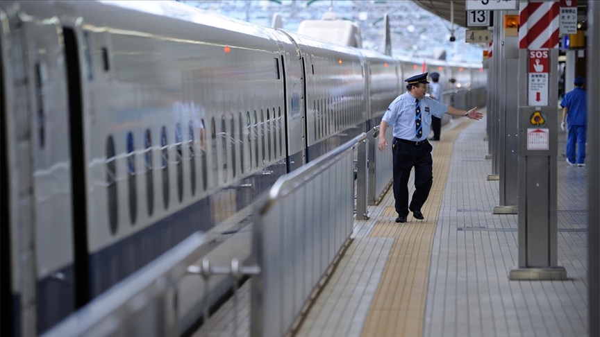 Japonya'da şiddetli deprem sonrası durdurulan hızlı tren seferleri yeniden başladı