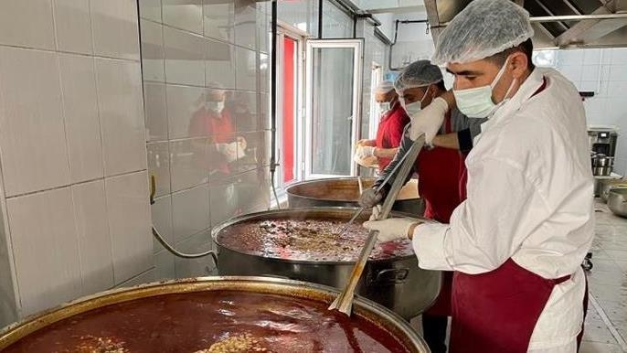 Красный полумесяц Турции раздал еду 750 нуждающимся в Йемене