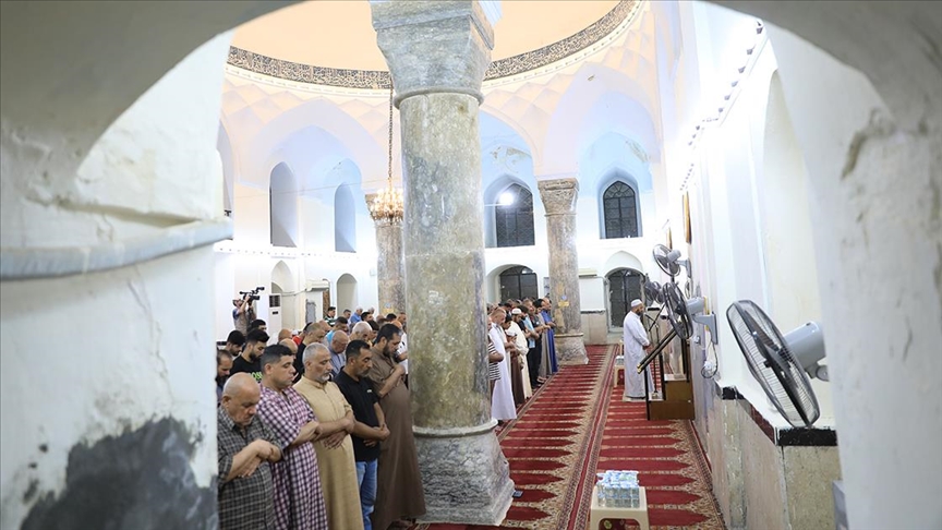 Bağdatlılar Osmanlı yadigarı Muradiye Camisi'ni ramazanda boş bırakmıyor