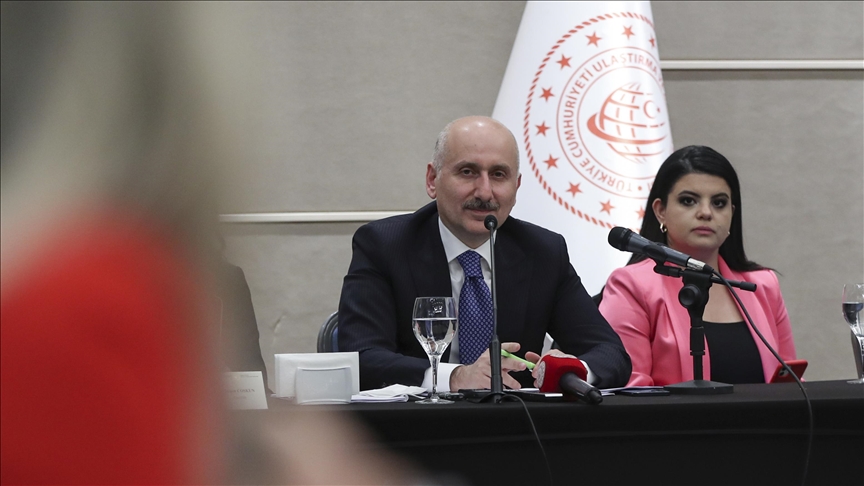 Bakan Karaismailoğlu: Türkiye'nin Ukrayna'nın Karadeniz sahillerinde bekleyen 22 gemisi bulunuyor