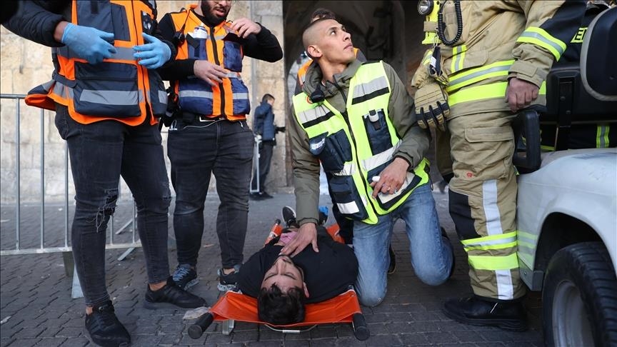 L’incursion de la police israélienne dans al-Aqsa fait 152 blessés Palestiniens et des centaines d’arrestations