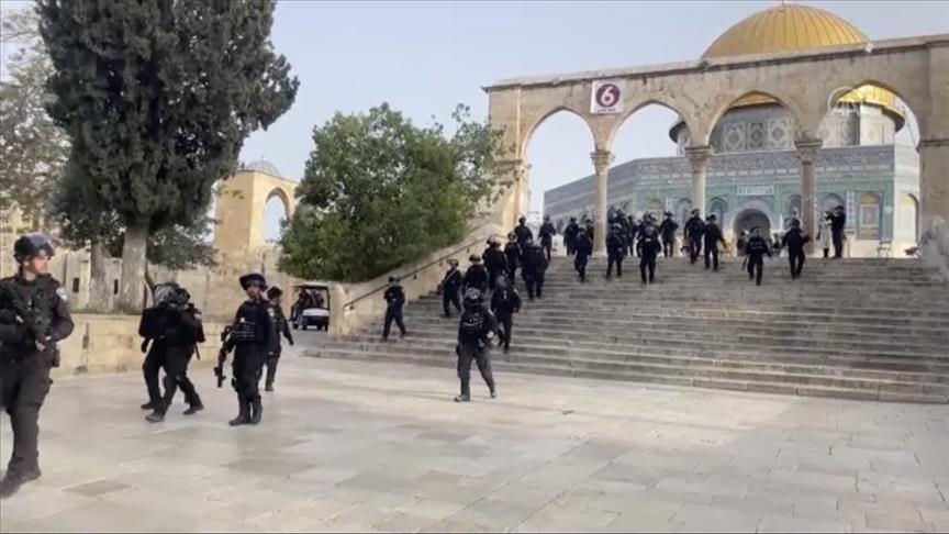 Израильская полиция вторглась в мечеть «Аль-Акса» после утренней молитвы