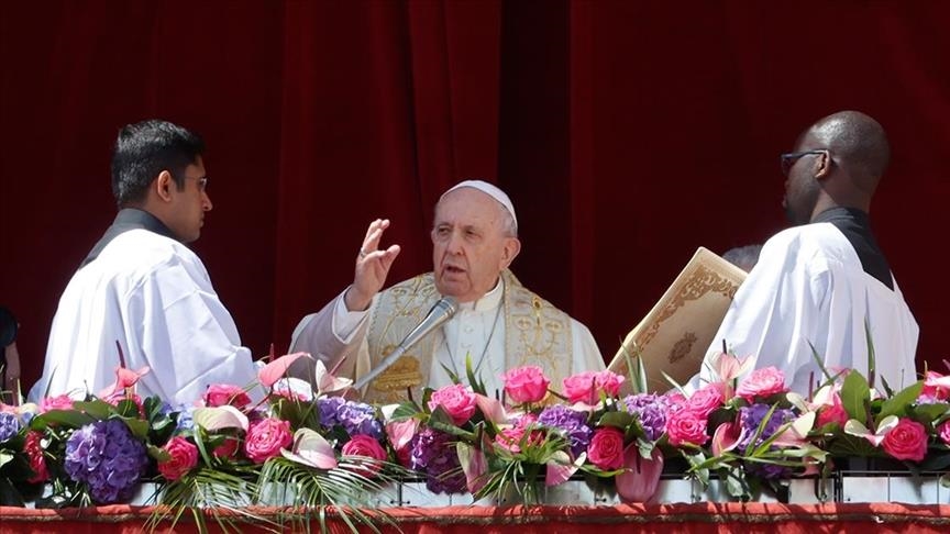 Pope calls for world peace on Easter Sunday