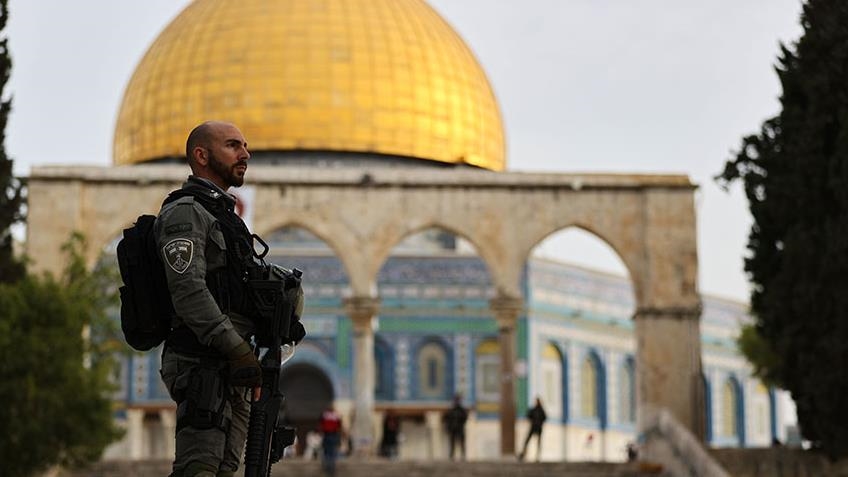 Fuerzas de seguridad y colonos israelíes irrumpieron de nuevo en el complejo de la mezquita de Al Aqsa 