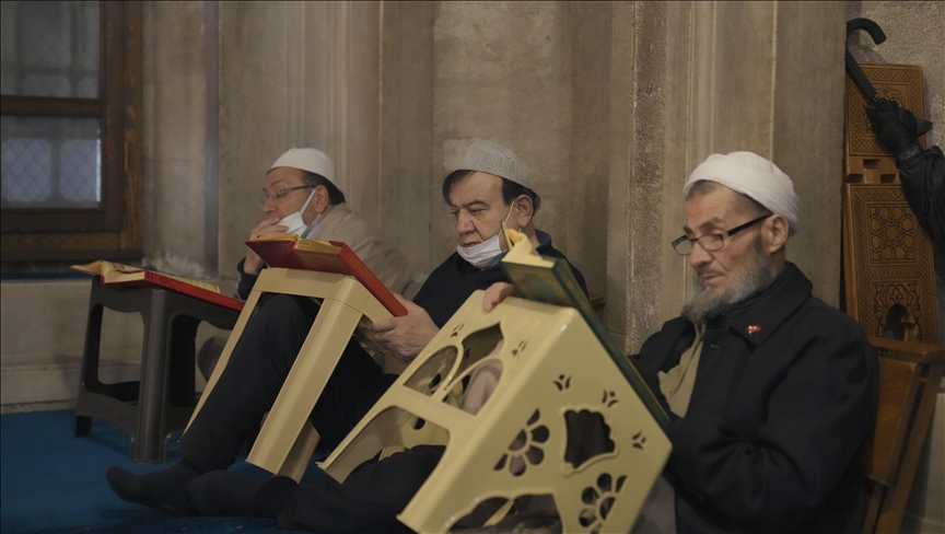 "المقابلة" الرمضانية.. ختمة قرآنية جماعية بمساجد تركيا (تقرير)