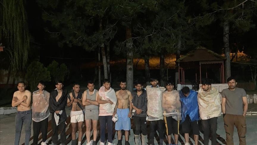Irregular migrants say Bulgaria pushed them to Turkiye half-naked