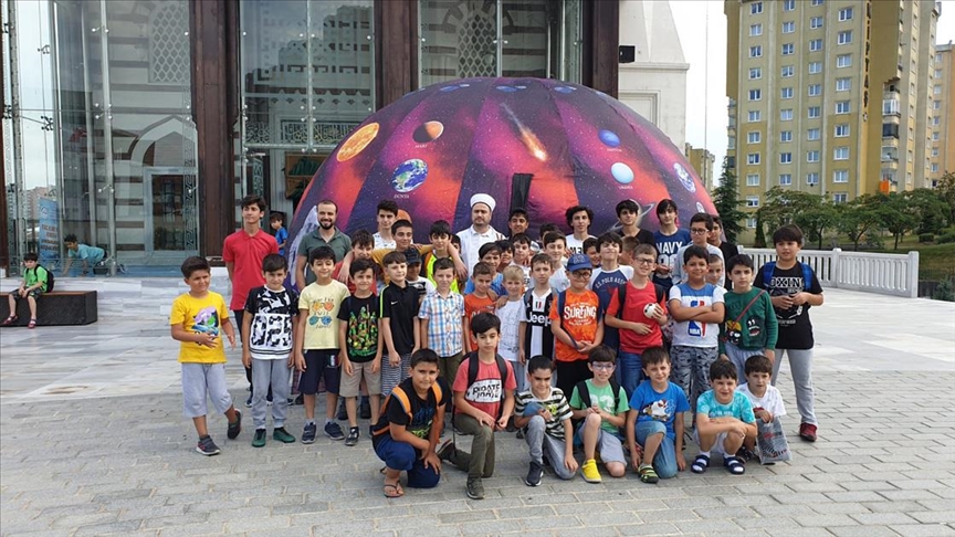 Başakşehir'de görev yapan imam, camiyi yaşam alanına çevirdi