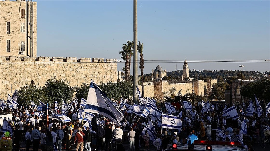 İsrail, Batı Şeria'dan gelen Filistinlilere geçiş noktalarını iki günlüğüne kapatıyor