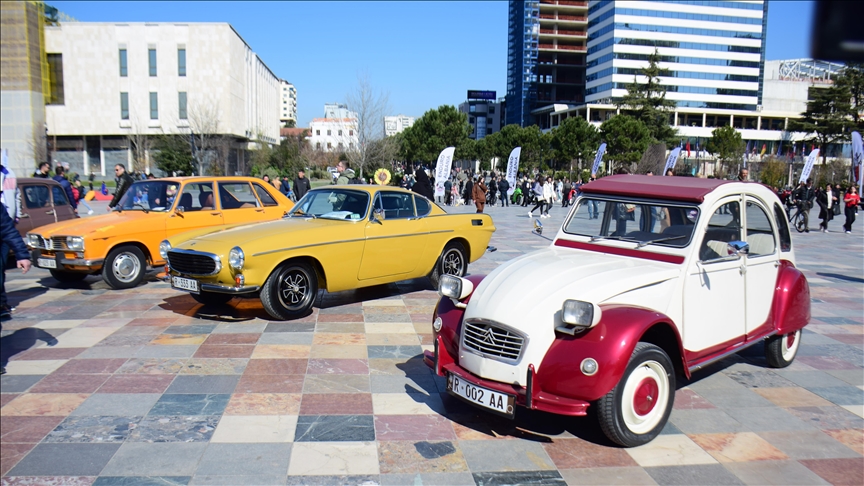 "Retro", koleksioni unik i automjeteve të vjetra në Shqipëri
