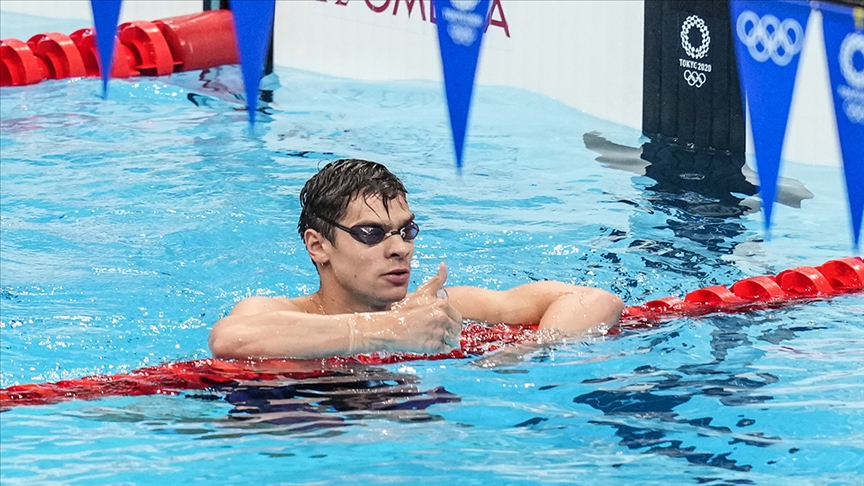 Savaş yanlısı mitinge katılan olimpiyat şampiyonu Rus yüzücüye 9 ay men cezası