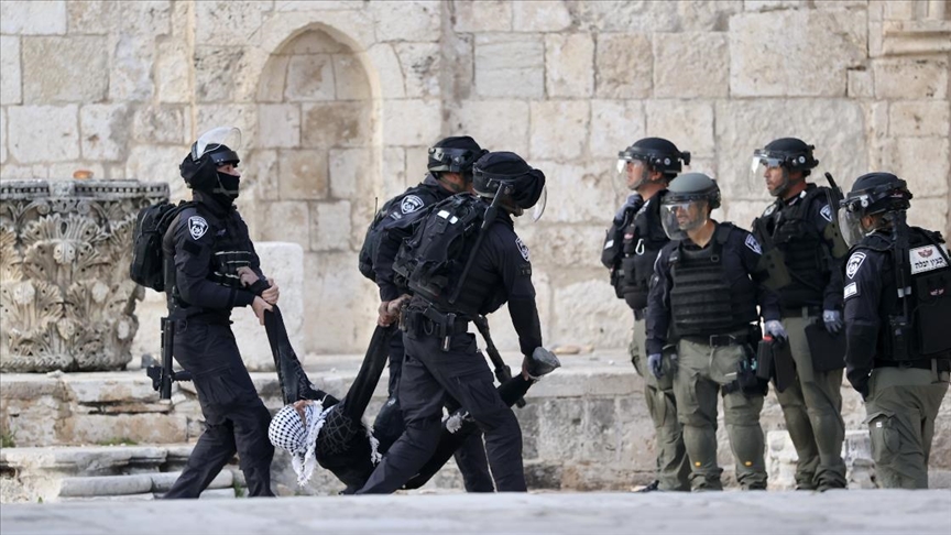 Израильские силовики вновь вторглись в мечеть «Аль-Акса»
