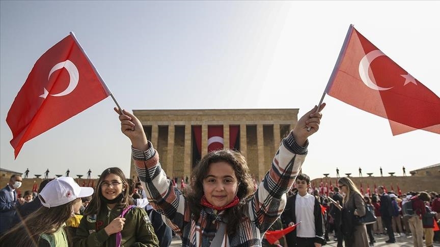 الاحتفالات تعم المدن التركية بمناسبة عيد الطفولة
