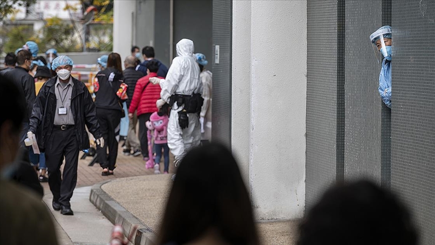 Çin'de son 24 saatte 24 bin 411, Hong Kong'da 574 Kovid-19 vakası tespit edildi