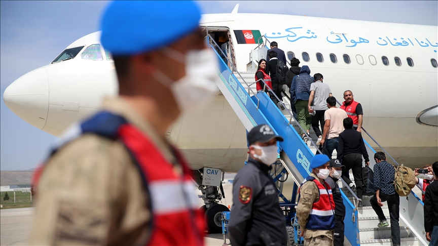 Turkiye sends 227 irregular migrants back to Afghanistan