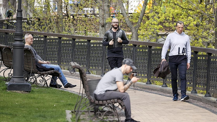 Savaşın gölgesindeki Ukrayna'nın başkenti Kiev'in caddeleri canlanmaya başladı