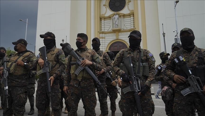 El Salvador perpanjang darurat nasional selama 1 bulan