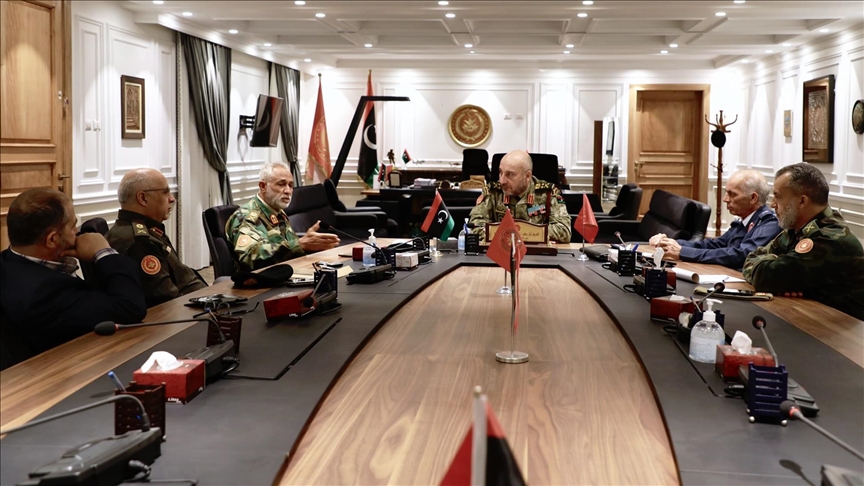 رئيس أركان الجيش الليبي يبحث "صعوبات" المؤسسة العسكرية
