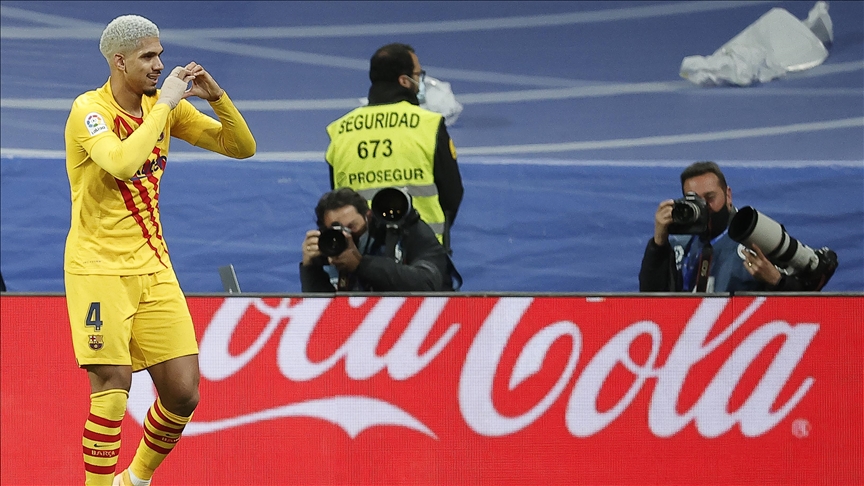 Barcelona extend deal with Ronald Araujo until 2026