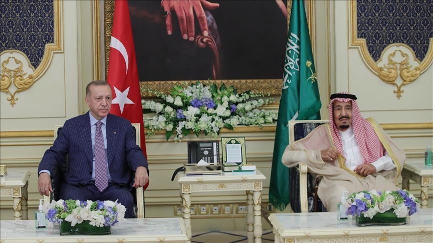  Saudi King Salman bin Abdulaziz welcomes Turkish President Erdogan in Jeddah