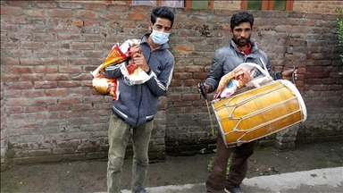 Human alarm tradition during Muslim fasting month of Ramadan continues in Kashmir