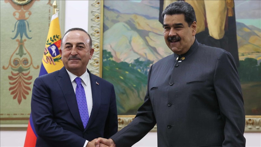 Canciller turco concluye visita a Caracas invitando a los empresarios de su país a invertir en Venezuela