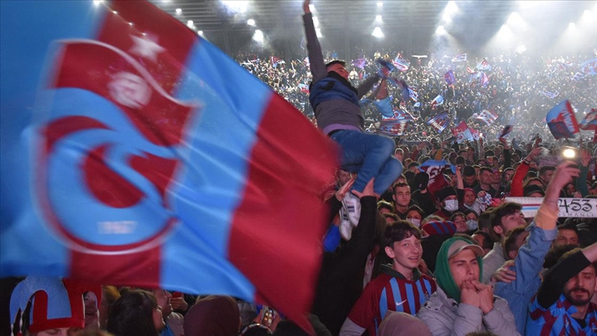 Trabzonspor 37 sezon sonra 7. şampiyonluk sevincini yaşıyor