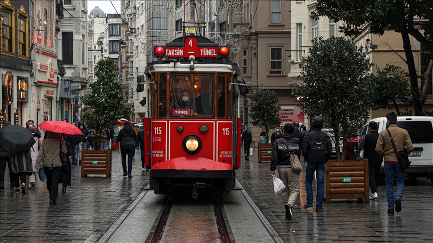 إسطنبول.. زحف سياحي مع حلول الربيع وعيد الفطر (تقرير)