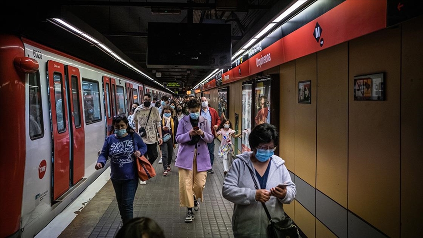 Španija: Veliki broj domaćih i stranih turista u Barseloni