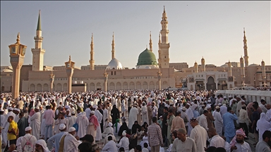 Suudi Arabistan ile birçok Arap ülkesinde Ramazan Bayramı pazartesi günü kutlanacak