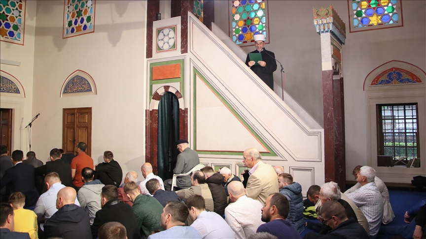 Vjernici klanjali bajram-namaz u Ferhadiji u Banjaluci: Bajram je trenutak radosti