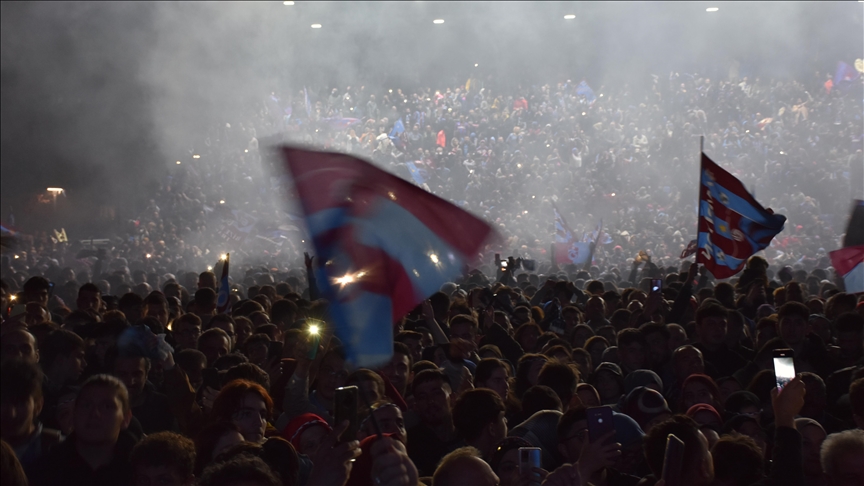 Trabzonspor fans gather for huge title party as they get wide foreign media coverage
