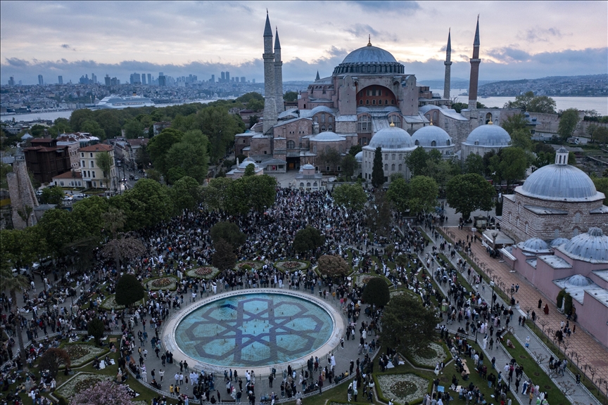 Džamiju Aja Sofiju u Istanbulu prvog dana Bajrama posjetilo više 104 hiljade ljudi