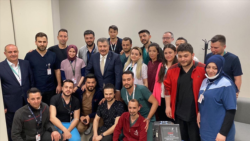 Sağlık Bakanı Koca, sağlık çalışanlarının bayramını kutladı