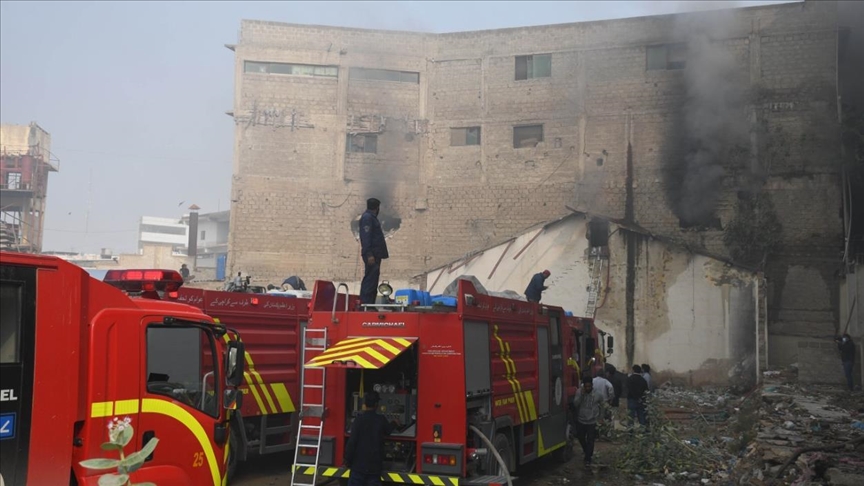Firefighters in Pakistan's Karachi working against odds