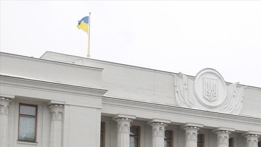 Ukraina ndalon aktivitetet e partive pro-ruse në vend
