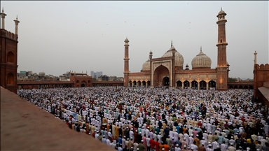 Muslims offer Eid prayers in Indian capital