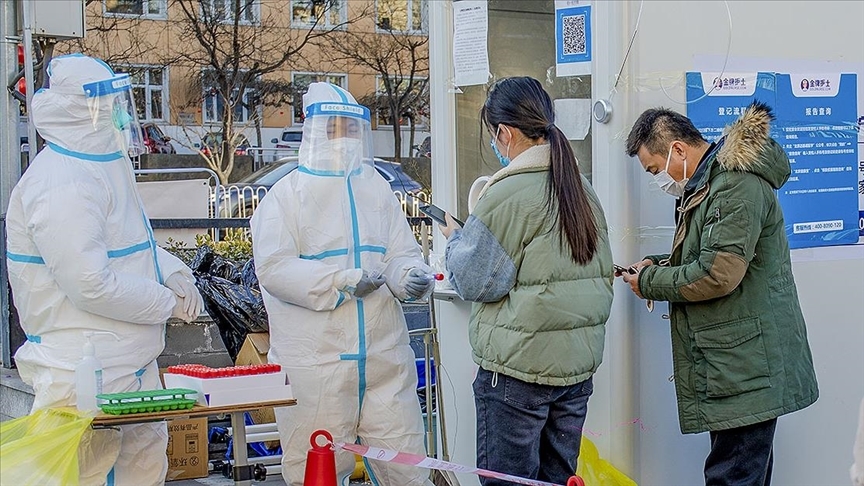 Çin'de son 24 saatte 5 bin 498, Hong Kong'da 313 Kovid-19 vakası tespit edildi