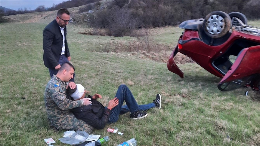 Vojnik Oružanih snaga BiH pomogao unesrećenom na putu Bihać - Bosanski Petrovac