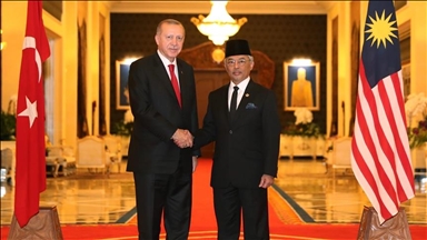 أردوغان وملك ماليزيا يبحثان العلاقات الثنائية وقضايا إقليمية