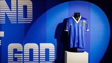 Jersey 'Tangan Tuhan' Maradona terjual USD9,28 juta lewat lelang