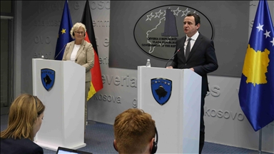 Kosovë, ministrja gjermane e Mbrojtjes Lambrecht pritet nga kryeministri Kurti