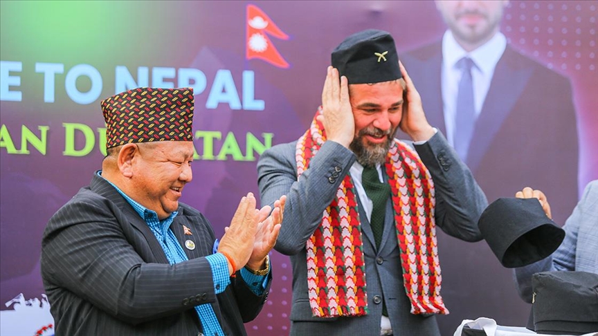 Oyuncu Engin Altan Düzyatan Nepal'de düzenlenen bayram organizasyonuna katıldı
