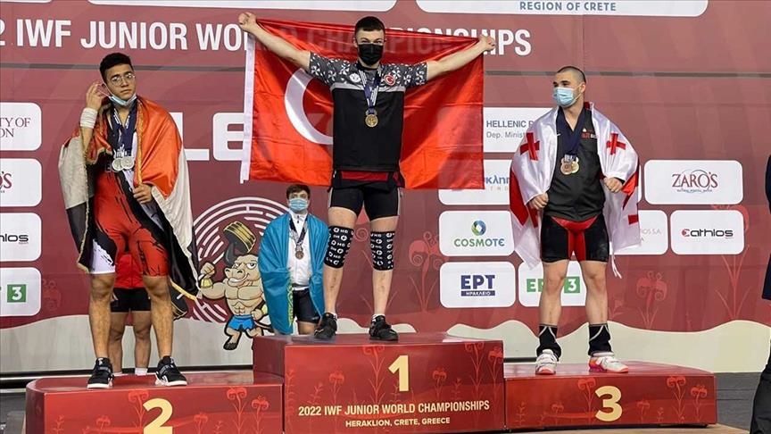 ملی‌پوش ترکیه قهرمان وزنه‌برداری نوجوانان جهان شد