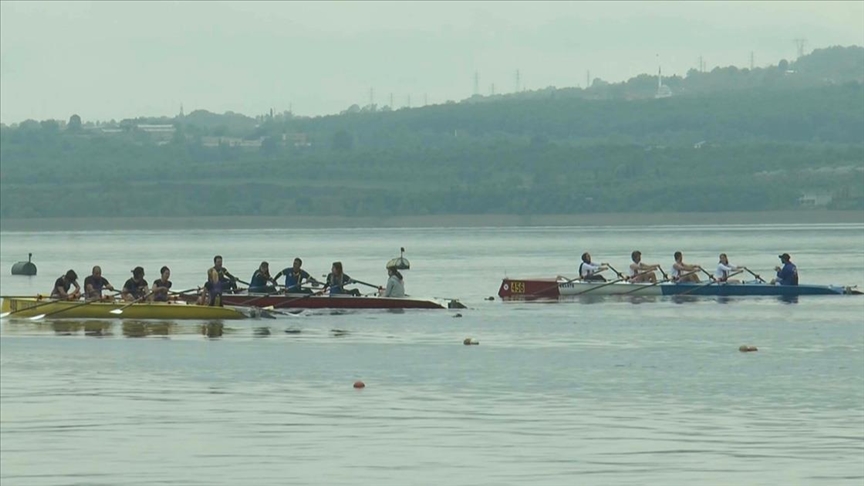 Milli sporcular uluslararası müsabakalarda altın madalya hedefiyle kürek çekiyor