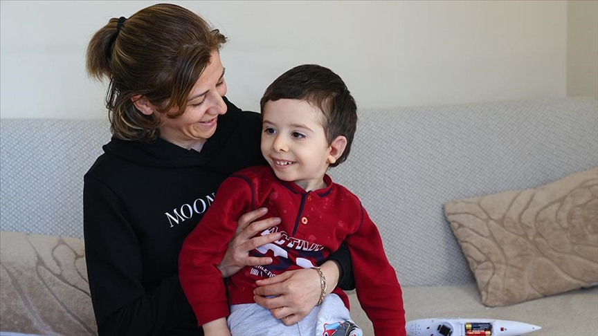 İşitme engelli doğan Alperen, artık 'anne' diyebiliyor
