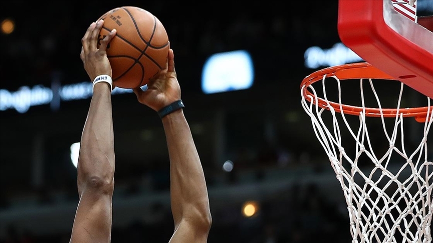 NBA'de 76ers ve Mavericks konferans yarı finalinde farkı bire indirdi